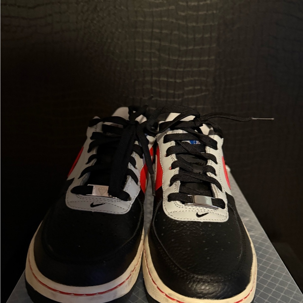 Nike Men's Black and Red Sneakers